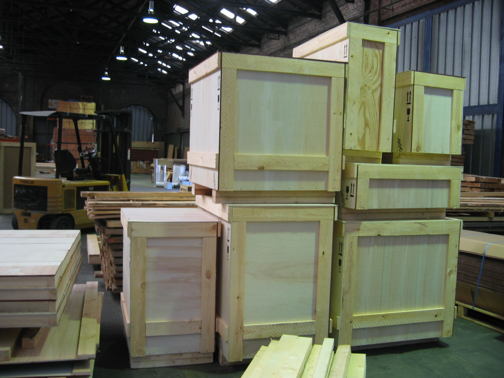 CAISSES EN BOIS OU CONTREPLAQUÉ