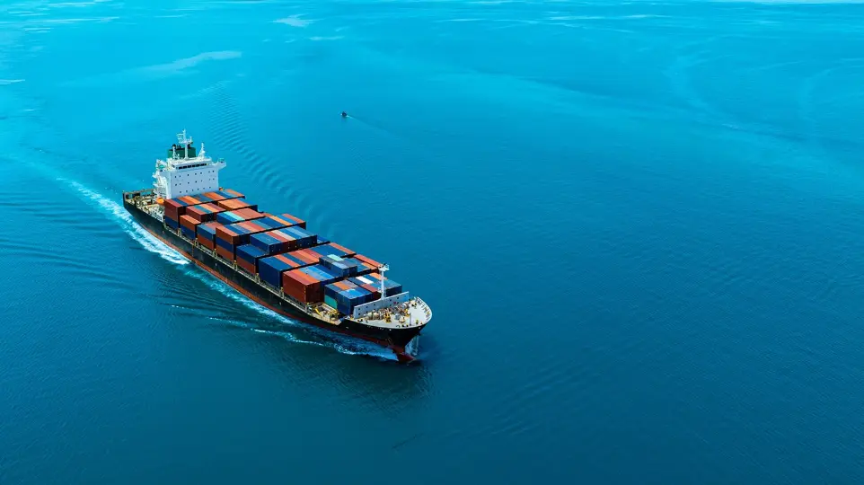 Bateau porte container